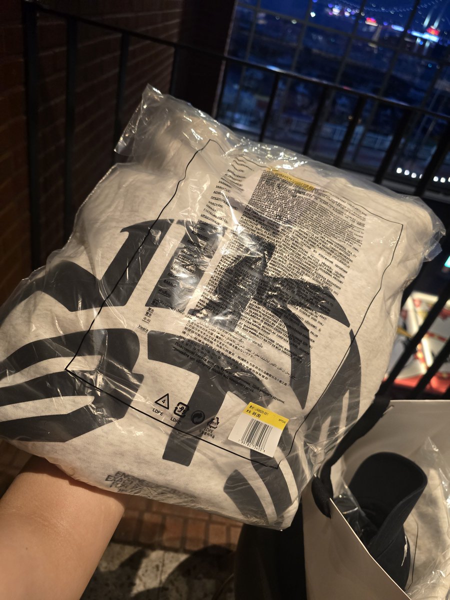 YouCallMeKarl's tweet photo. WTS LFB Nike x BTS
Onhand, FETA in PH June 16
Ships from June 17

Hoodie (S) - 2 avail - 6000
Cap (S/M) - 2 Avail - 2600
White shirt (M) - 3500
Black Shirt (M) - 2 avail - 3100

Prio PAYO, if not, DOP 6/25

DM! https://t.co/sISqCcU3aw
