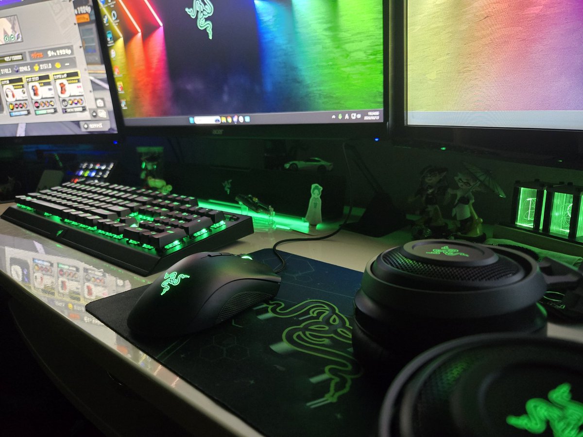 Pcom516's tweet photo. ゲーム部屋公開🅿️
RAZER+スプラトゥーン!!

ついにパススルーモニターを採用🤗
正面画面じゃなくなったから慣れるまで練習あるのみ💪 https://t.co/QIyL6xn46a