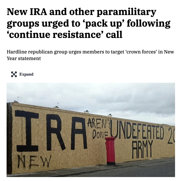 marcvidal's tweet photo. Es importante diseccionar el conflicto de Belfast estos días y observar su evolución con atención. 

1. En Irlanda del Norte, los paramilitares implicados en la violencia antiinmigración son loyalistas, no republicanos/IRA de momento. Los disturbios de Ballymena (2025) y los de Belfast de esta misma semana han sido protagonizados por elementos vinculados al loyalismo: la UDA y la UVF, que operaron como proxies británicos durante los Troubles. 

2. Los republicanos (la tradición IRA) NO se están sumando mayoritariamente. De hecho, durante los disturbios de esta semana se lanzaron amenazas contra la alcaldesa del Sinn Féin de Belfast, Róis-Máire Donnelly. 

3. Desde hace un par de meses hay un intento de fabricar una causa antiinmigración "transversal" que de momento es muy débil. Sin embargo, a partir del ataque de un sudanés que quería decapitar a un ciudadano esta semana, Irish News ha dicho que hay contactos entre ambas facciones históricamente enfrentadas.

4. Se calcula que 12.500 jóvenes pueden ser reclutados a ambos lados de la división comunal en una causa antiinmigrante común. Se han visto los primeros graffitis mostrando la tricolor y la Union Jack juntas. El motivo por el que esto es muy difícil que suceda es histórico y obvio: pocos republicanos se unirían a los mismos paramilitares que les machacaron la vida. 

5. Lo más parecido a "grupos que imitan al IRA armándose contra la inmigración" está en la República de Irlanda, no en el Norte. Son grupos que el gobierno insiste en denominarlos de extrema derecha. Sin embargo han iniciado viajes 'exploratorios' a Belfast y 'repensar' su relación con sus eternos enemigos por una causa común. 

6. Un estudio del C-REX (febrero 2026) documenta casos como el de la autodenominada "Irish Defence Army": dos hombres que pretendían atacar mezquitas y alojamientos de solicitantes de asilo fueron acusados de posesión de explosivos; grabaron un vídeo con pasamontañas ante una bandera tricolor reivindicando los ataques previstos y llamando a los miembros de la Union Jack a sumarse. 

7. Hay una imitación consciente de la estética paramilitar republicana asociada a grupos como el IRA Provisional, con grupos como Clann Éireann o Comhaltas na nGaedheal invocando 1916 y el lema "distintas épocas, la misma lucha". Pero ojo: no es el IRA, es apropiación de su iconografía. 

8. El "New IRA" sí hizo un llamamiento a "continuar la resistencia", pero eso es lucha armada antibritánica tradicional, no antiinmigración. No conviene mezclarlo de momento.  

9. El relato cómodo ("vecinos preocupados por la inmigración") oculta que la infraestructura de control viene de los paramilitares loyalistas. El veterano periodista Malachi O'Doherty señaló que esos grupos son los únicos en esas zonas con autoridad para ordenar a jóvenes salir a la calle a lanzar cócteles molotov. 

10. El subjefe de policía de Irlanda del Norte, Ryan Henderson afirmó anteayer que de momento no tienen pruebas de que la violencia esté coordinada por paramilitares loyalistas, pero sí indicios de una coordinación significativa desde redes sociales.

11. El Acuerdo de Viernes Santo es la arquitectura más frágil y más valiosa que tiene la isla de Irlanda. No se sostiene sobre papel. Se sostiene sobre la percepción mutua de que el equilibrio es más rentable que la ruptura. Cuando una comunidad siente que ese equilibrio se rompe, los cimientos tiemblan. Y ahora mismo están temblando. 

12. Hace décadas republicanos y loyalistas se mataban por que los primeros consideraban que el Reino Unido no los respetaba y los segundos porque no los protegía. Ese equilibrio se estableció en 1998. Hoy vuelve a estar roto para ambos bandos y ambos bandos ven en "otros" a un nuevo enemigo del que el Estado se desentiende. Ese es el problema 

He vivido entre Dublín y Belfast 7 años, sigo en contacto casi semanal con residentes en Irlanda del Norte y lo que está pasando allí es mucho más complejo que lo que se está explicando.

Lo explico en este vídeo de hace dos días: https://t.co/I8EW15gh1k
