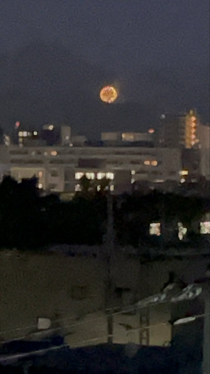 lum913's tweet photo. 札幌市花火あがってる🎆
何処だろう❓ https://t.co/Dw22x5d0d1