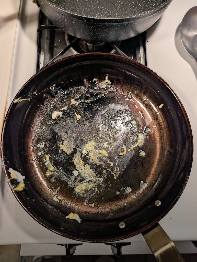 Ha_thighness's tweet photo. My cooking skills are in the pits...I can't even fry an egg, ama what am I not doing right aki?🥺 https://t.co/oelIY2Z1Pd