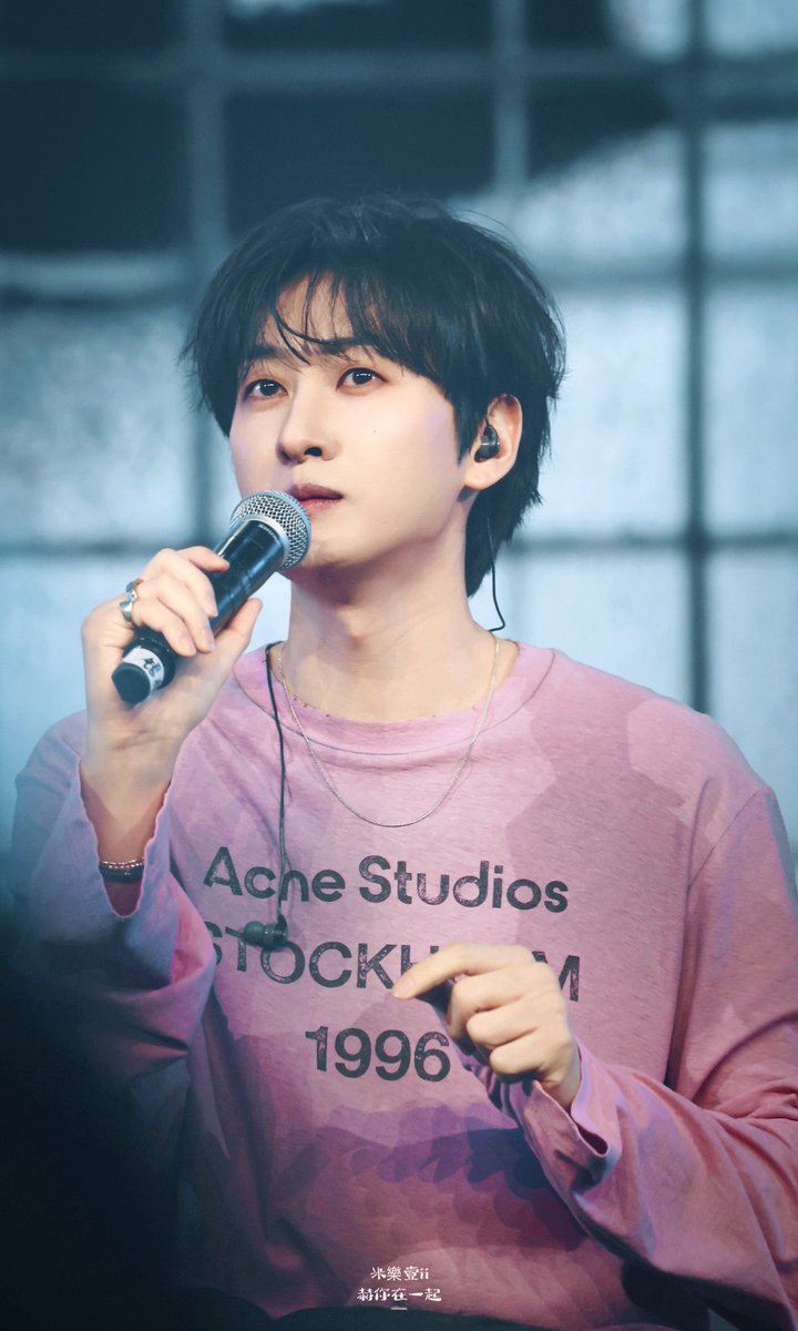 imqqqii17's tweet photo. 💙好漂亮啊今天
#赫你在一起
#SUPERJUNIOR 
#슈퍼주니어
#EUNHYUK 
#银赫 
#李赫宰 
#은혁 
#이혁재 
#ウニョク https://t.co/CtEibMIy8L