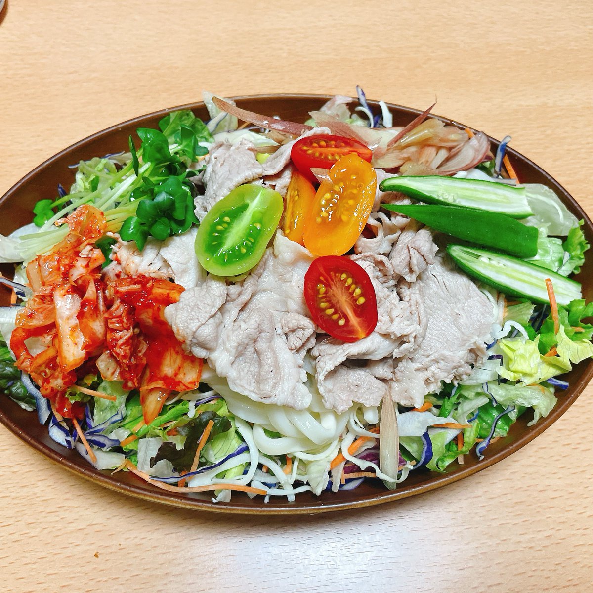 piecesbrand's tweet photo. 夜ご飯はさっぱり冷しゃぶサラダうどん😊 https://t.co/g1P3KYkaLs