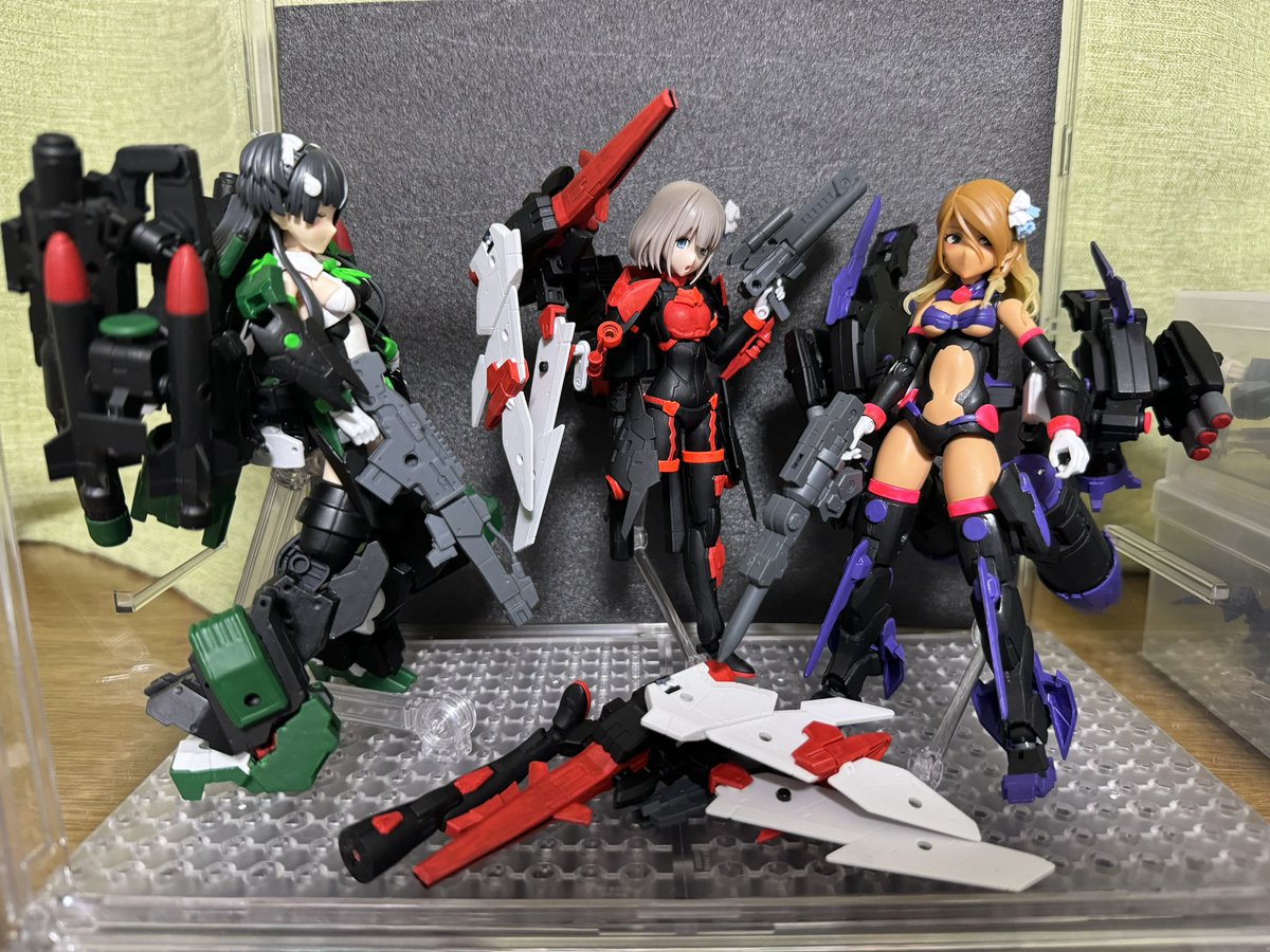 trpg4989's tweet photo. 自分用メモ
真ん中は特に揺れやすくなってパーツ脱落のリスクが高まるので、支えを増やすかスタンド棒を強いものに変える必要あり https://t.co/GwzwtxslwA