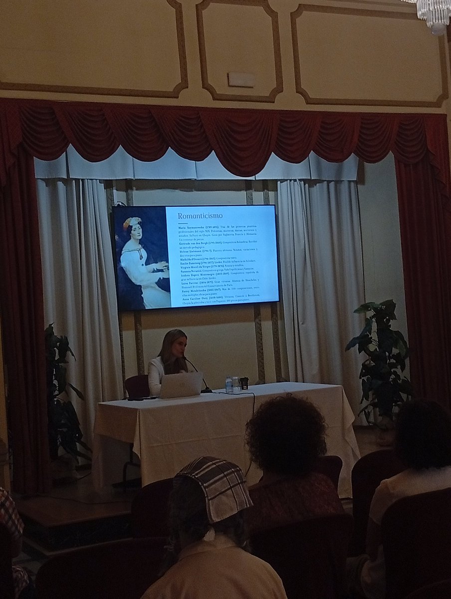 noticies_d's tweet photo. 📸conferència de la pianista Isabel Pérez Dobarro, guanyadora d'un Latin Grammy, en col·laboració amb el conservatori Mestre Tàrrega
#Castelló @CasinoAntiguo #noticies https://t.co/aGK3UEBB5I