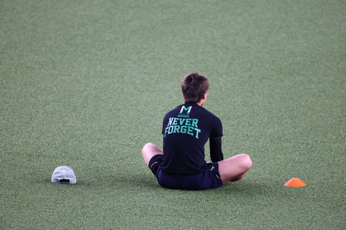nikkan_orix's tweet photo. 【試合前の様子です📸】
プロレスラー三沢光晴さんの命日に三沢さんのTシャツを着て練習するプロレス好きの #杉澤龍 外野手（撮影・和賀正仁カメラマン、２枚目以降は加藤哉カメラマン）
#Bs2026
#オリックスバファローズ https://t.co/rqaEmWtbia