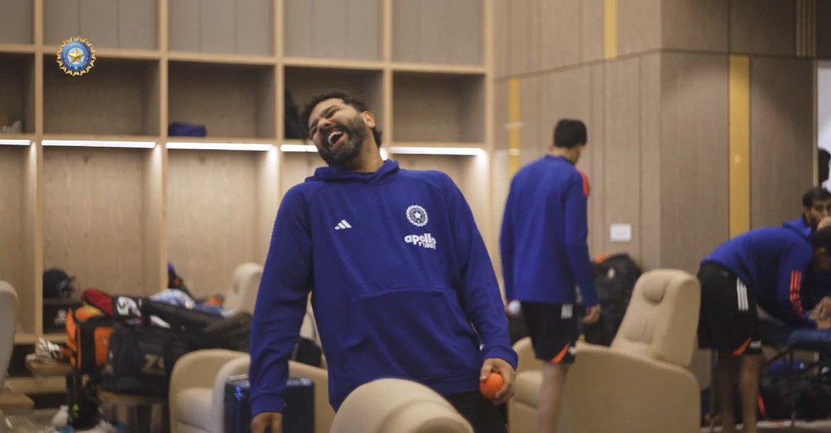 CricCrazyJohns's tweet photo. Rohit Sharma enjoying the rain break 😂❤️ https://t.co/KrTRgqqctT