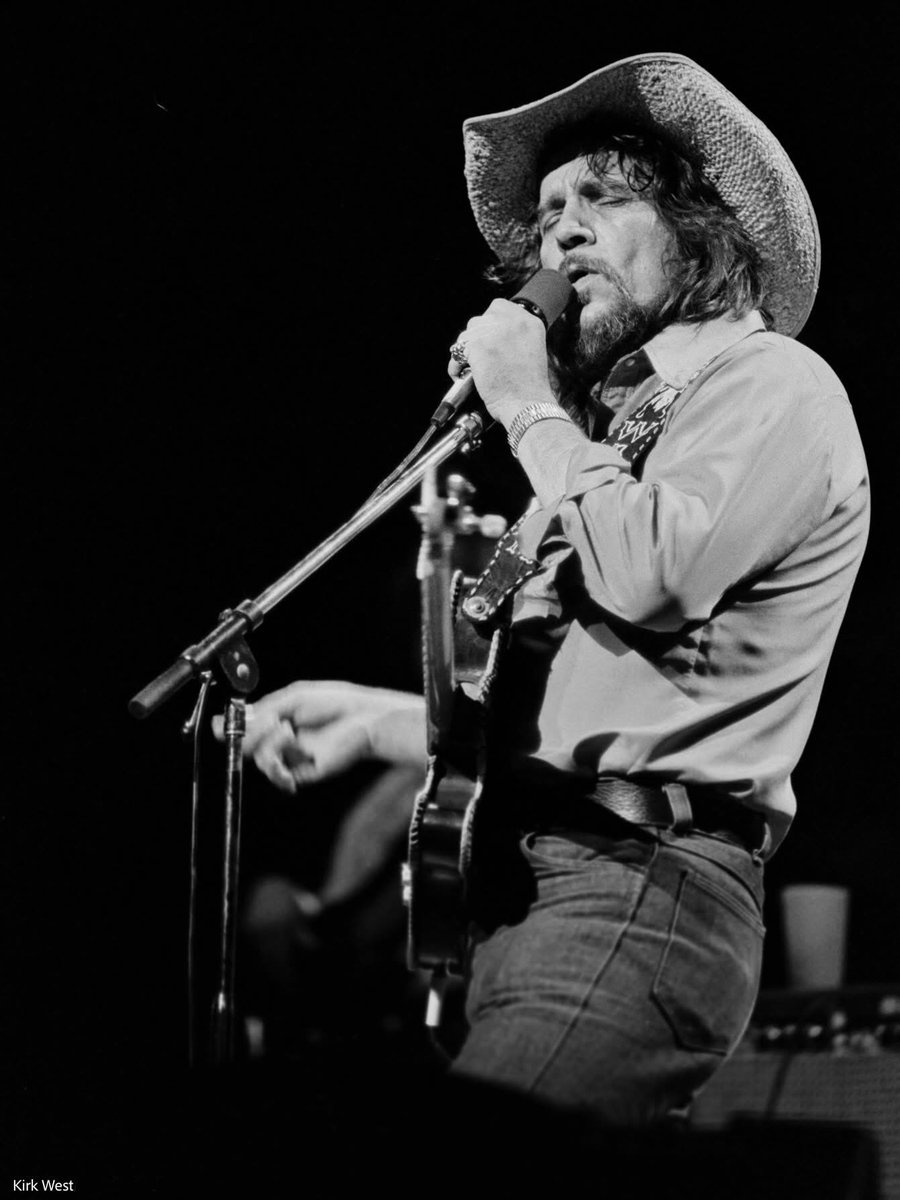 BeMisty's tweet photo. WaylonnJennings at the Midsummer Festival in Indiana on June 21, 1981.
📷: Kirk West https://t.co/rwjPLnd6Bn