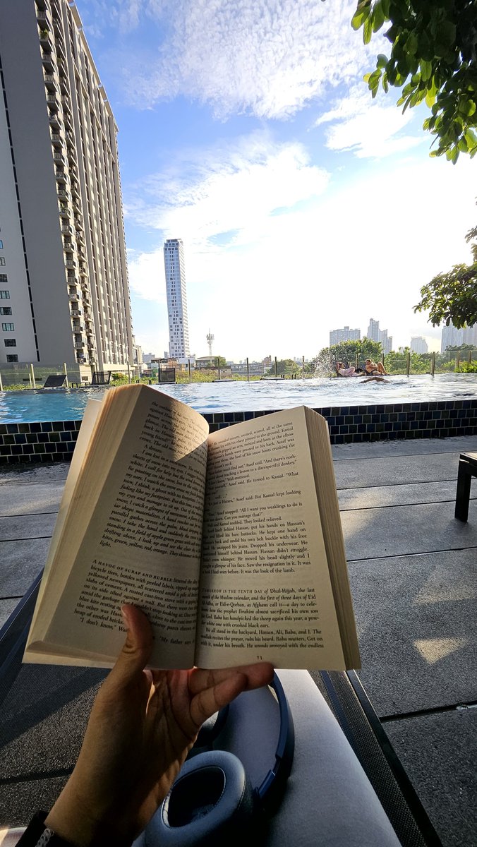 islaaamski's tweet photo. Dari kemaren hujan badai hampir setiap hari, dan hari ini alhamdulillah cerah banget pas weekend gini tapi kita tetep di rumah aja and it wasn't that bad at all, i hope i would never take this for granted like ever  💙 https://t.co/N41pEkK7fe