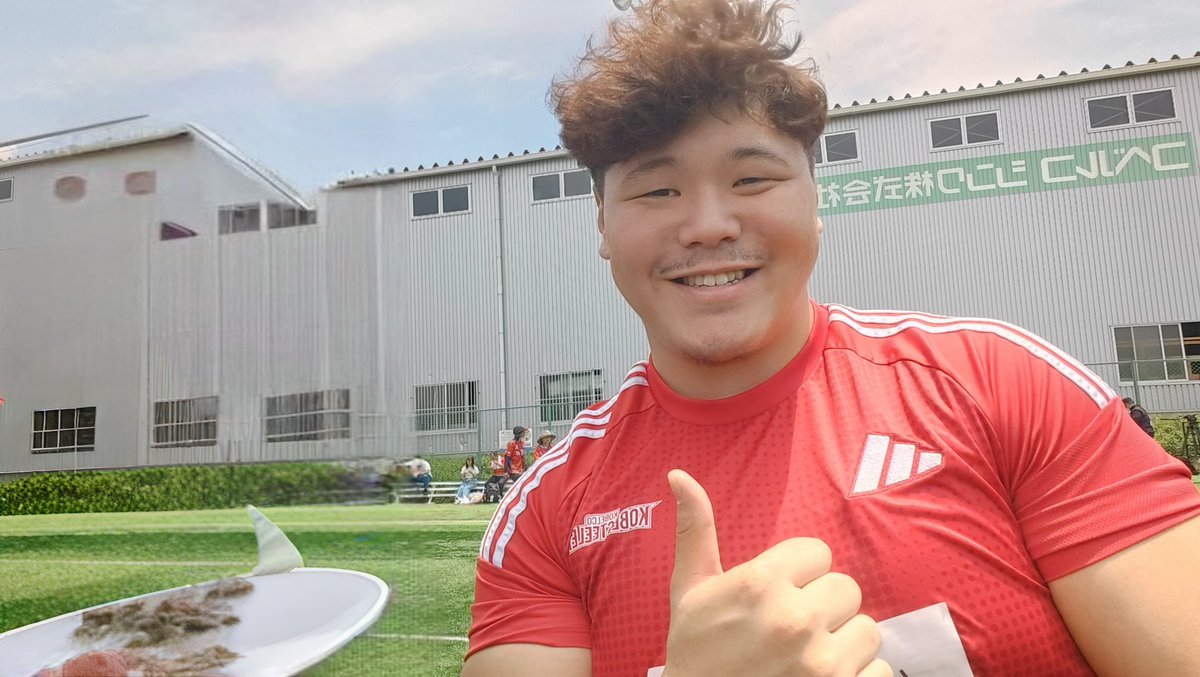 tshawksktm's tweet photo. 今日はスティールメイツ感謝祭に行って来ました🏉

自分と一緒に撮影したのですが(レニーさんは除く)とても見せれる顔では無いので消しゴムマジックで誤魔化しました😅

#コベルコ神戸スティーラーズ https://t.co/0to8LXUPuO