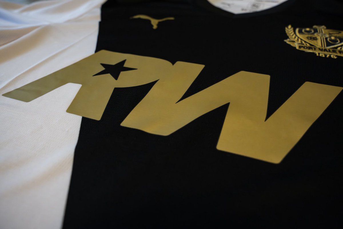 OfficialPVFC's tweet photo. In the first three hours of sales, the new @robbiewilliams Vale shirt has been bought in more than 20 countries, with Germany the most popular territory outside of the UK 🌍👕 

#PVFC https://t.co/wkDJUmY9jY