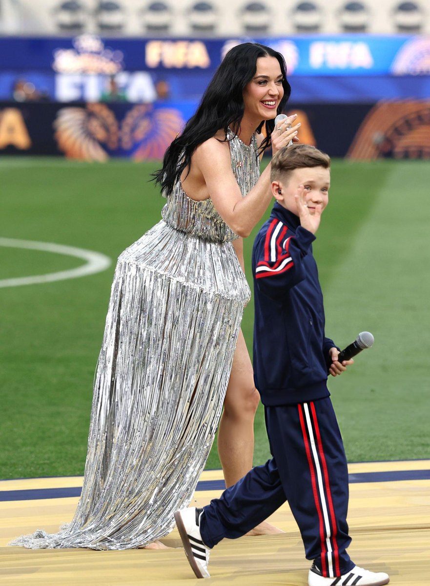 kperrystats's tweet photo. .@KatyPerry's “WONDER” entered the US iTunes Top 50 for the first time, debuting at #49 (+10). https://t.co/I2um1cpq0Z