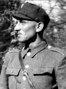 Jan34733995's tweet photo. 13.06.1947 r. - w zasadzce, zorganizowanej przez 1 pułk piechoty, pomiędzy Trzciańcem a Zawadką, zastrzelony zostaje porucznik UPA Jarosław Kociołek ps. "Kryłacz" (Ярослав Коцьолок "Крилач").

Ukrainiec.
Najpierw dowodził czotą, a następnie (przez pewien czas) sotnią "Stacha".
Potem został dowódcą sotni „Udarnyky-6” (96 b), należącej do kurenia „Bajdy”.

Ludobójca.