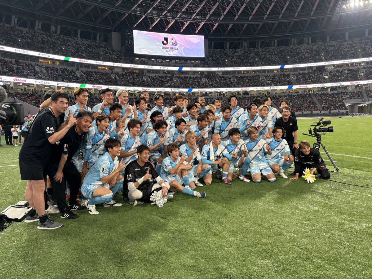 sc_sagamihara's tweet photo. 🏆#ＪリーグオールスターDAZNカップ

J2J3EAST-A優勝ーーーーーーーーー！！！！！！！✨✨✨✨

😭😭😭😭😭👏👏👏
 #ガミティ #SC相模原 #杉本蓮 https://t.co/sPWrSzwMAF