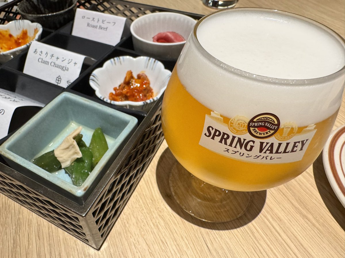 kskyo's tweet photo. 今日は朝からかめきたでフットサル⚽️
明日のサンガアワードパーティに備えながら、クラフトビール会🍻

ビールに美味しいおつまみ進みます😋 https://t.co/5feWnIdD8C