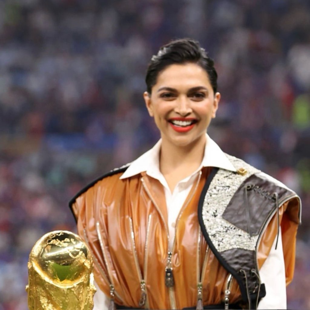 xrdeepii's tweet photo. Throwback: Deepika's presentation of the 2022 World Cup in Qatar ♥️ https://t.co/K8AFpafHF1