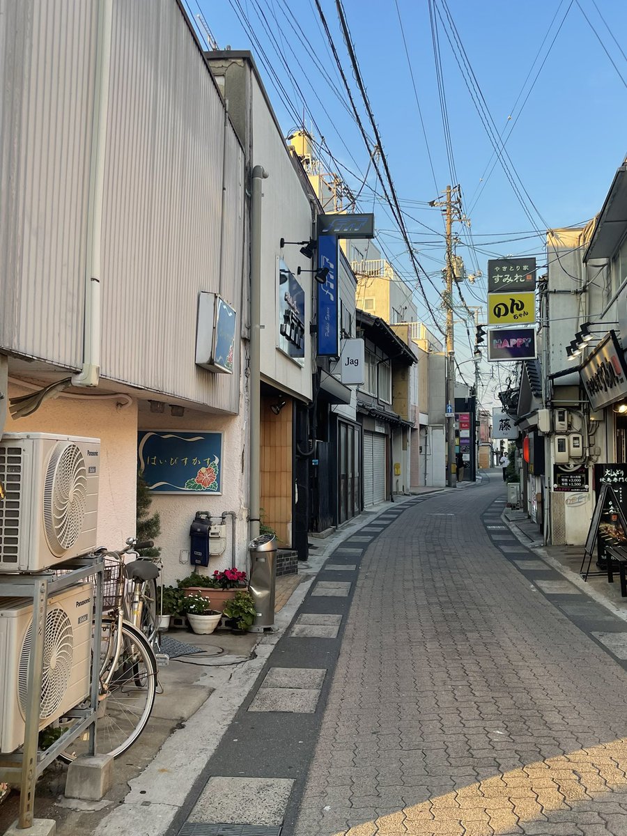 PeaceJoy6's tweet photo. そっかぁーーー

今日　市民会館は　高橋優さんだったのかぁーーーー😳　

営業前に　飲んでる場合じゃなかったのかも😅 https://t.co/d722Ps22xX