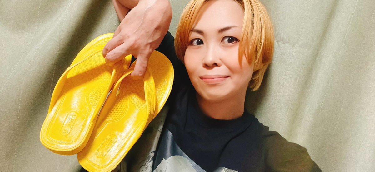 utoerika331's tweet photo. いちにちいちうと🌞1404日目

今夜、情報解禁あります‼️‼️
その時間に自分が携帯を見れないので、このアカウントでは0時過ぎくらいの反応になってしまうと思うんだけど楽しみに待っててもらえたら嬉しいです🥰✨✨
今年4本目の出演も頑張るぞ！！！！

外作業用にギョサン新調した🔨✨ https://t.co/IAygpRbeGx