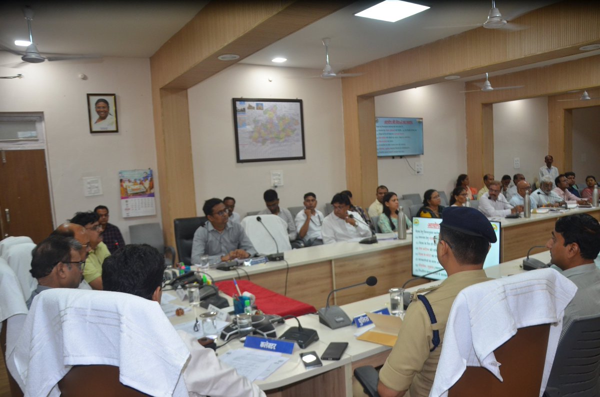 mpaurcgov's tweet photo. ✅ 12 जून 2026, बुरहानपुर
✍🏻आयोग की जिला/तहसील स्तरीय समीक्षा बैठक संपन्न। 
भावी रणनीतियों पर मंथन हुआ और अधिकारियों को लक्ष्य-उन्मुख कार्य हेतु दिशा-निर्देश जारी किए गए।

#mpaurc https://t.co/2w17iv8tec