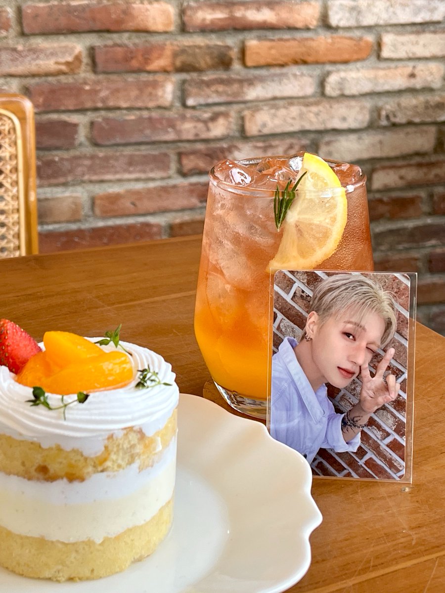 dohengspace's tweet photo. Happy birthday to our summer queen Lemon Drop 🍹🥰🎉 https://t.co/VbJodlZ15V