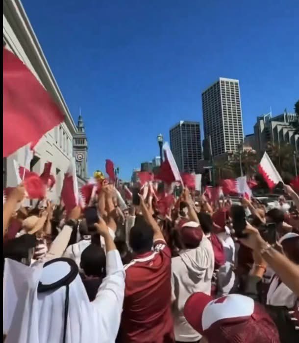 hedooo1982's tweet photo. جماهير قطر تنظم مسيرة كبيرة في سان فرانسيسكو بامريكا قبل مواجهة منتخبهم اليوم أمام سويسرا بكأس العالم 🇶🇦 https://t.co/YlEhaH29O0