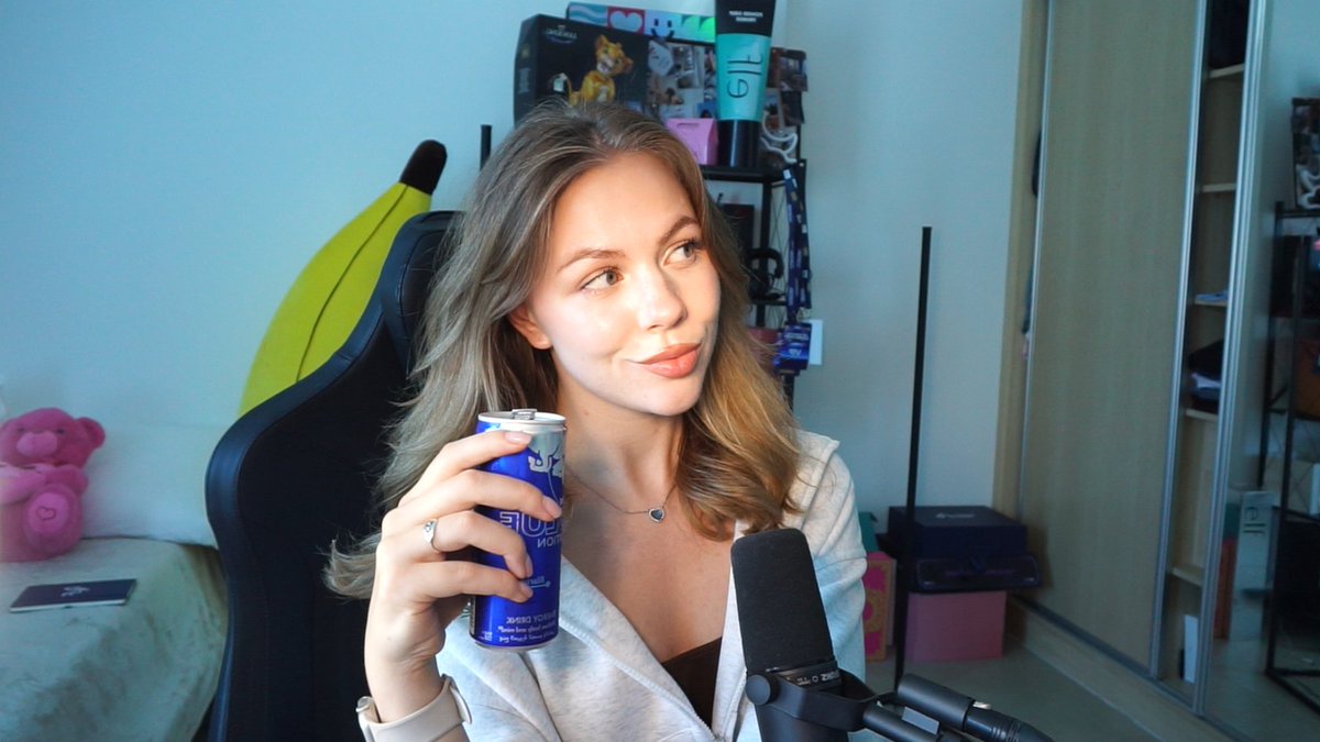 lenkashrv's tweet photo. Playing Fortnite ZB ranked now on stream, what's urs? https://t.co/Lg2bolhHzc https://t.co/j3XBY8shlb