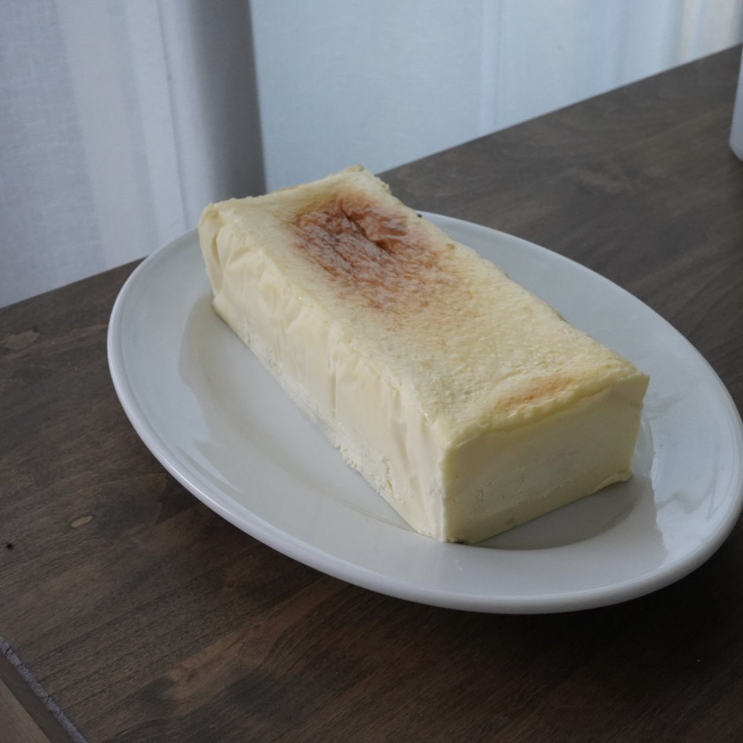 Pirots2's tweet photo. ほぼクリームなチーズケーキでした https://t.co/BTPrHvsyoT