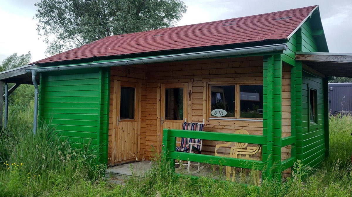 IKouwenhoven's tweet photo. #Tinyhouses #Westpark #Groningen Vijf jaar geleden werd zo'n container op mijn kavel gezet. Een paar dagen later werd het bouwpakket voor mijn huisje bezorgd en kon het opgebouwd worden. Door corona vertraging opgelopen maar een half jaar later kon ik wonen. π https://t.co/Bko7oIETlk