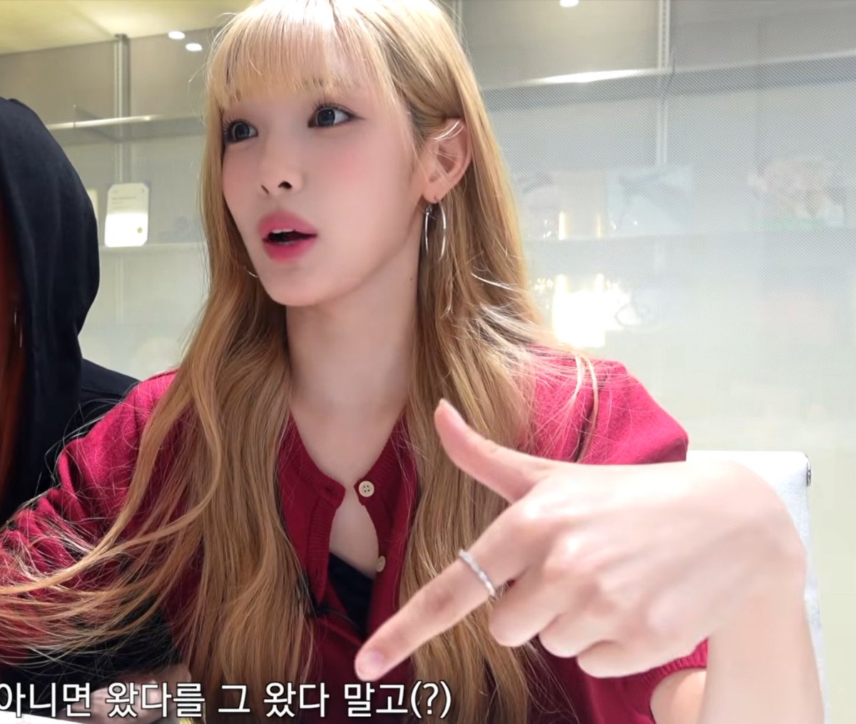 ynhrisone's tweet photo. 왼손 반지 확인 https://t.co/pB9Ezig3d2