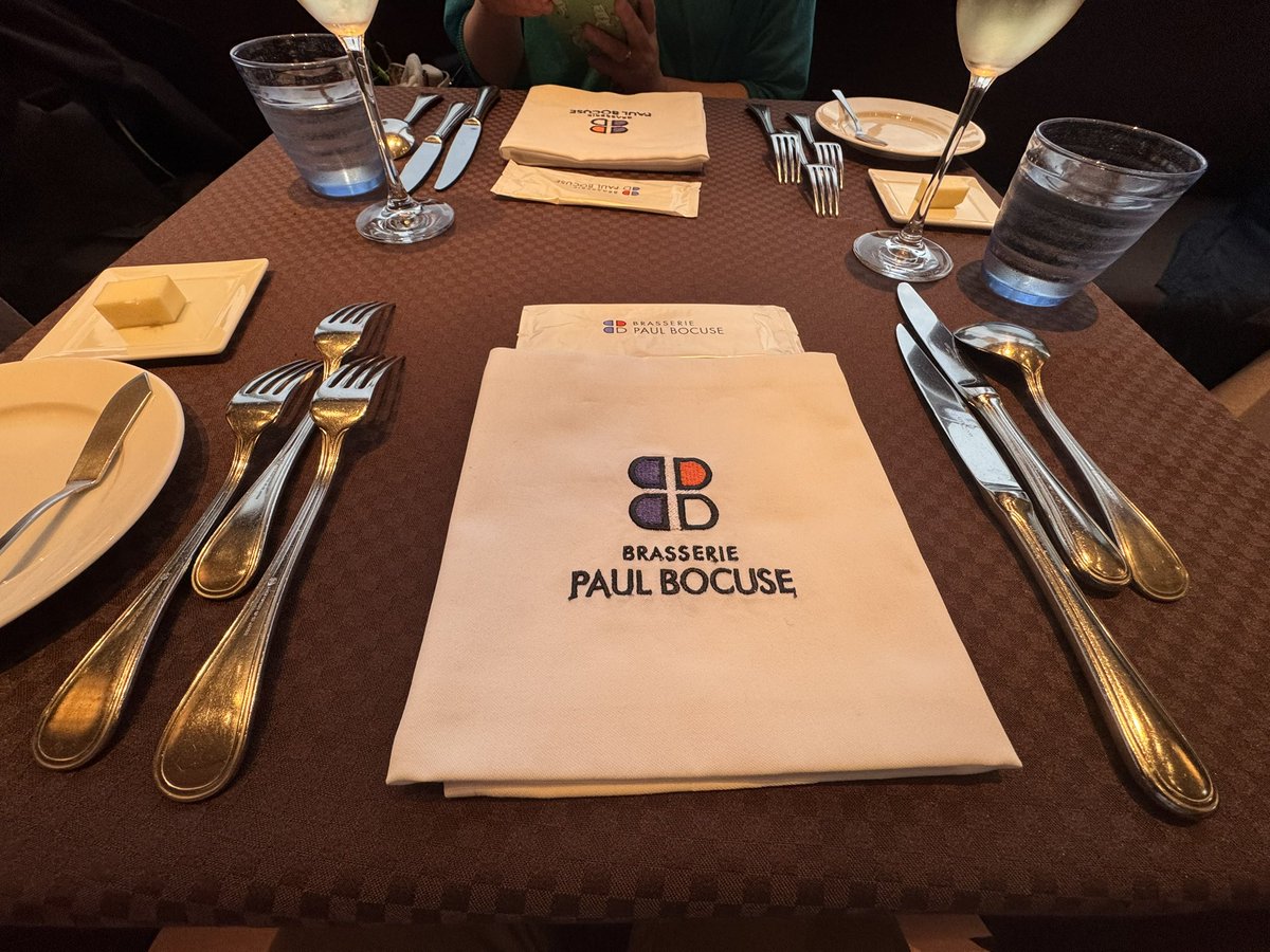 satonavy's tweet photo. 恒例の結婚記念日ディナー。
とっても美味しかったです。

#paurbocuse https://t.co/uahENN2hbP