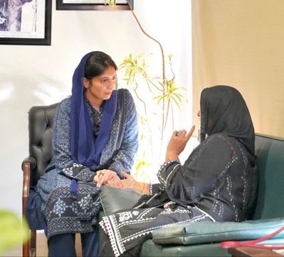 MaleehaManzoor's tweet photo. Not many people know but BB @AseefaBZ has stood by @SabaHyder1 and her family from the very moment she got to learn about her health. She’s extended complete support throughout just as a family would, a sister would. May Allah be kind, show a miracle and grant her long life. https://t.co/GdV5OCJV7w