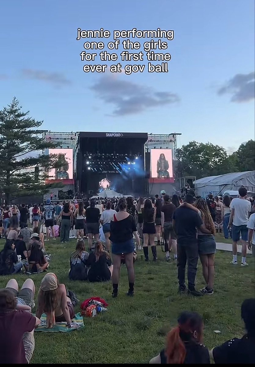 Narahaadel's tweet photo. JENNIE and LISA made history because they’re the only K-pop artists whose performances made the crowd scatter and leave the venue https://t.co/pcdrawW91i