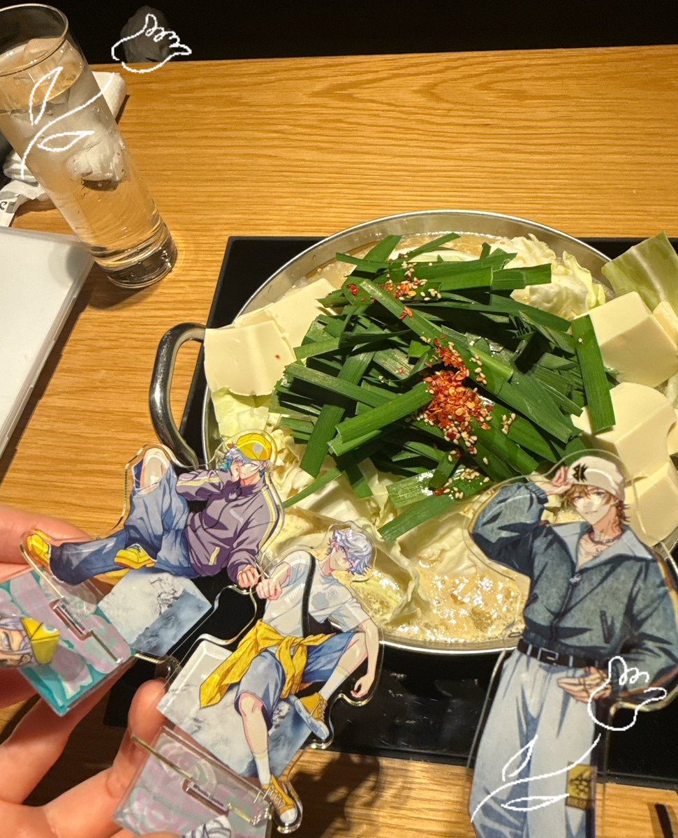 twinkle___1224's tweet photo. これは約束のもつ鍋と待ち合わせ場所の目印！
もつ鍋食べたくなったら集合！
写真は撮らないけど鍋の世話からお皿によそうなどの雑事までできることはやらせてもらいます（鍋奉行では全然ないので適当）

（2枚目は今回数少ない自分で撮った写真！←） https://t.co/BfWogzj2Z7