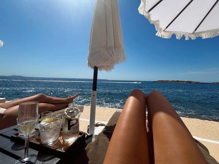 classyladylife's tweet photo. manifesting a summer like this: https://t.co/36RQR7nWJU