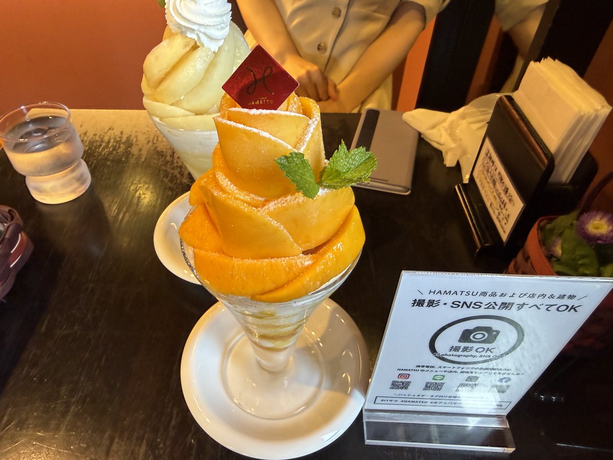reithiga's tweet photo. ハマツのマンゴーパフェ🥭🥭🥭🥭🥭

マンゴー、ソルベ、ソフト、ヨーグルトの層を潜るアトラクションです🥭
うまうまですた👑

上げ直しますた https://t.co/OYEt1lbh6X