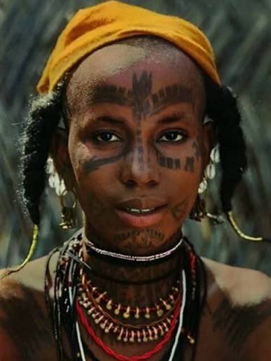 shelovesore's tweet photo. Colonization robbed us of a lot mehn. We now look at things that were originally ours and call them foreign. Tattoos and body modification have deep roots in African culture

Yorubas have tribal marks and facial scarification. Igbos have uli. Fulanis mark identity and beauty on their faces. A tribe in Sudan cover their entire bodies in patterns

And all these were before colonization, when they told us it was “ungodly”. It’s sad how they’ve successfully taught us to forget who we were

Fake life ke