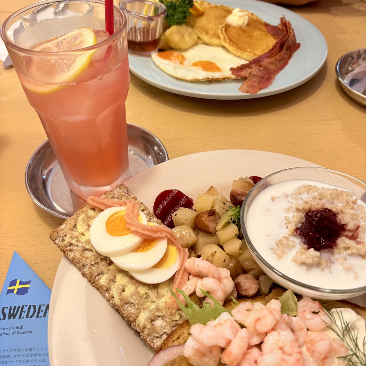 0u0_zoo's tweet photo. 7:30に集合して🇸🇪の朝ごはん食べて競馬やってグラッテ飲んで開店から閉店までショップいてステーキ食ってカフェで締めた　最高の土曜日 https://t.co/cDUSk1SNRH