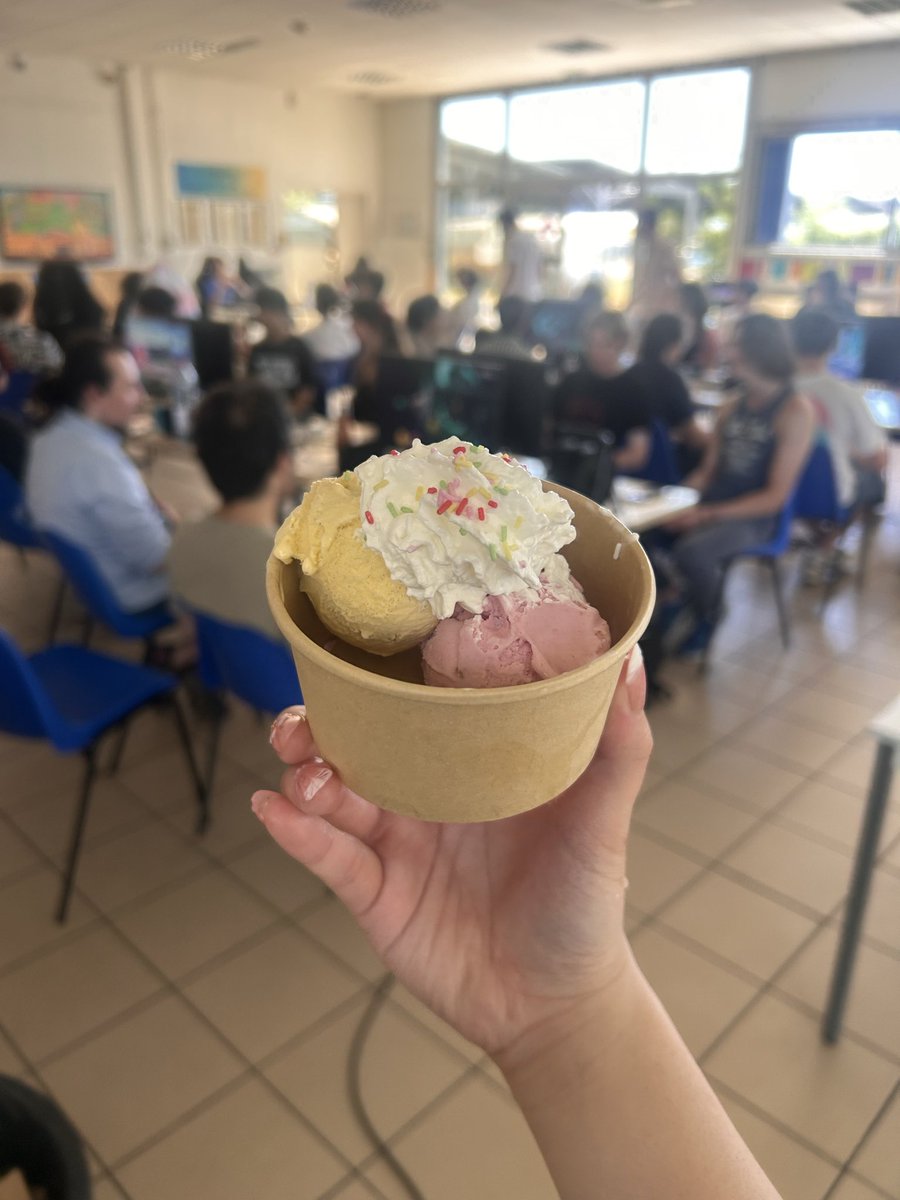 mucesport's tweet photo. 🛟 MUC MASTERS SUMMER EDITION

Il fait tarpin chaaauuuddd !! 🔥

🍦Des glaces sont disponible à la buvette du MUC MASTERS :

- 🍓Fraise
- 🍨Vanille
- 🍫Chocolat
- 🍮Caramel 

Et même des Mr. Freeze ! 🧊 https://t.co/OXaAzSJIiy