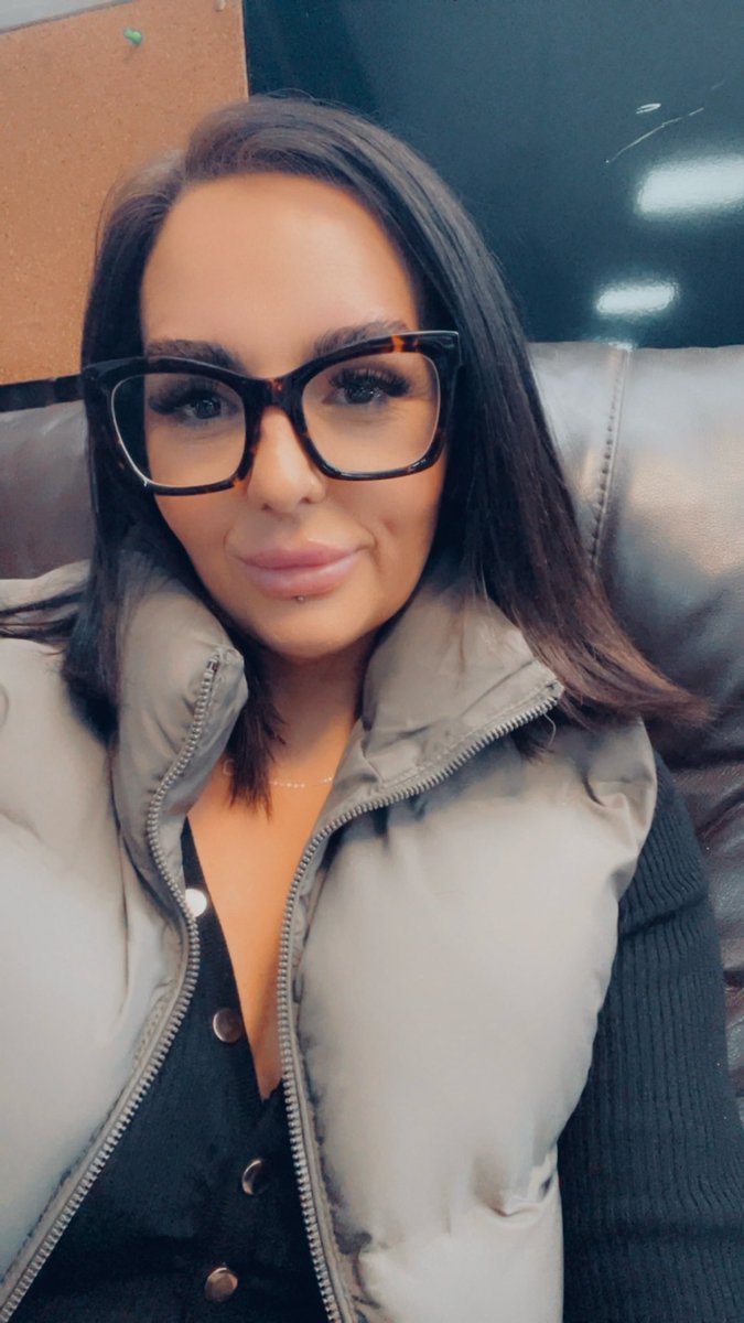 gemma8407's tweet photo. Saturday vibes 🫶🥂💕 https://t.co/KOOAKU6GyQ