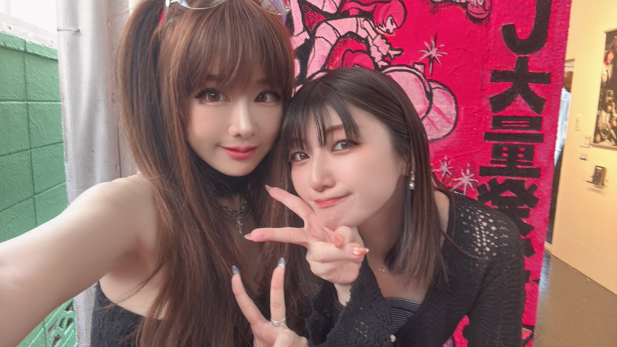 mari_juyeon's tweet photo. #合同写真展フェス
1日目ありがとうございました♡
色んな方に会えて楽しかったです❣️

栃木から展示見に来てくれた、かわいい
さくらちゃん、ぬまるみるちゃんとも仲良くなってうれしい(*´꒳`*)

明日もよろしくお願いします(*´꒳`*) https://t.co/6bA7vBVYB0