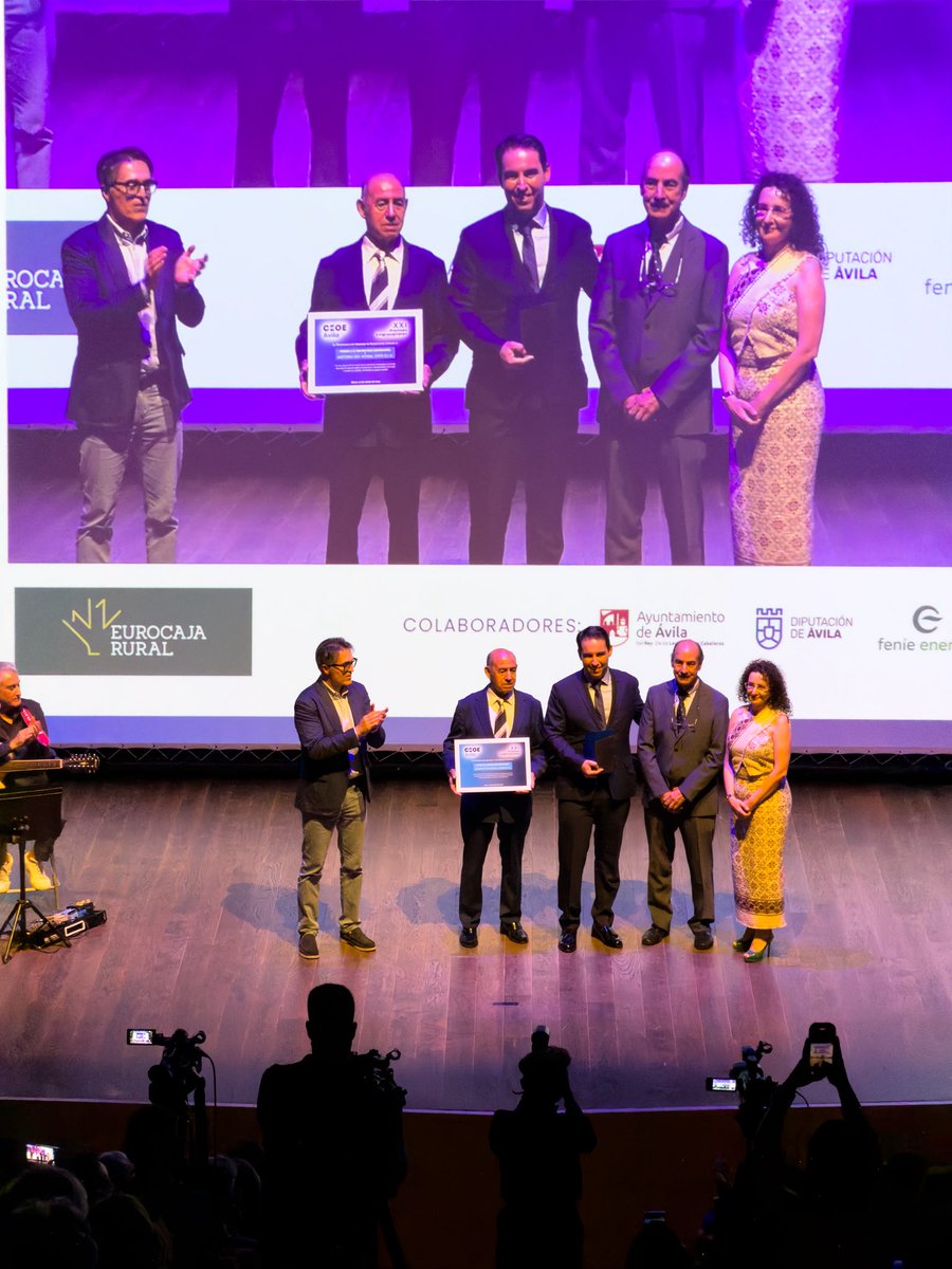 LIENZONORTE's tweet photo. Así fueron los #PremiosEmpresarialesCEOEÁvila 2026, los cuales reconocieron el talento y la trayectoria empresarial, así como el compromiso y la innovación de las empresas de #Ávila en su XXI Edición, con una mención a la @UMEgob coincidiendo con el aniversario de su creación. https://t.co/eTwPGQotXg