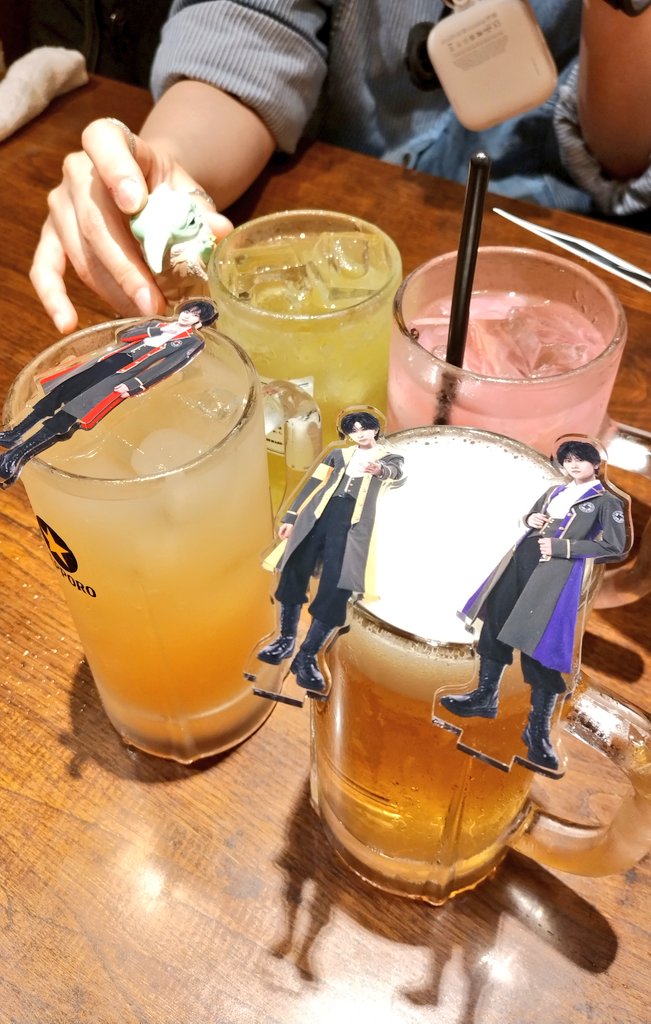 kecomorange's tweet photo. ほぼ月刊打ち上げ〜♪
関汰くん🍋丈源くん🦒
ビール美味しいね😋 https://t.co/DVwsY65Sgy