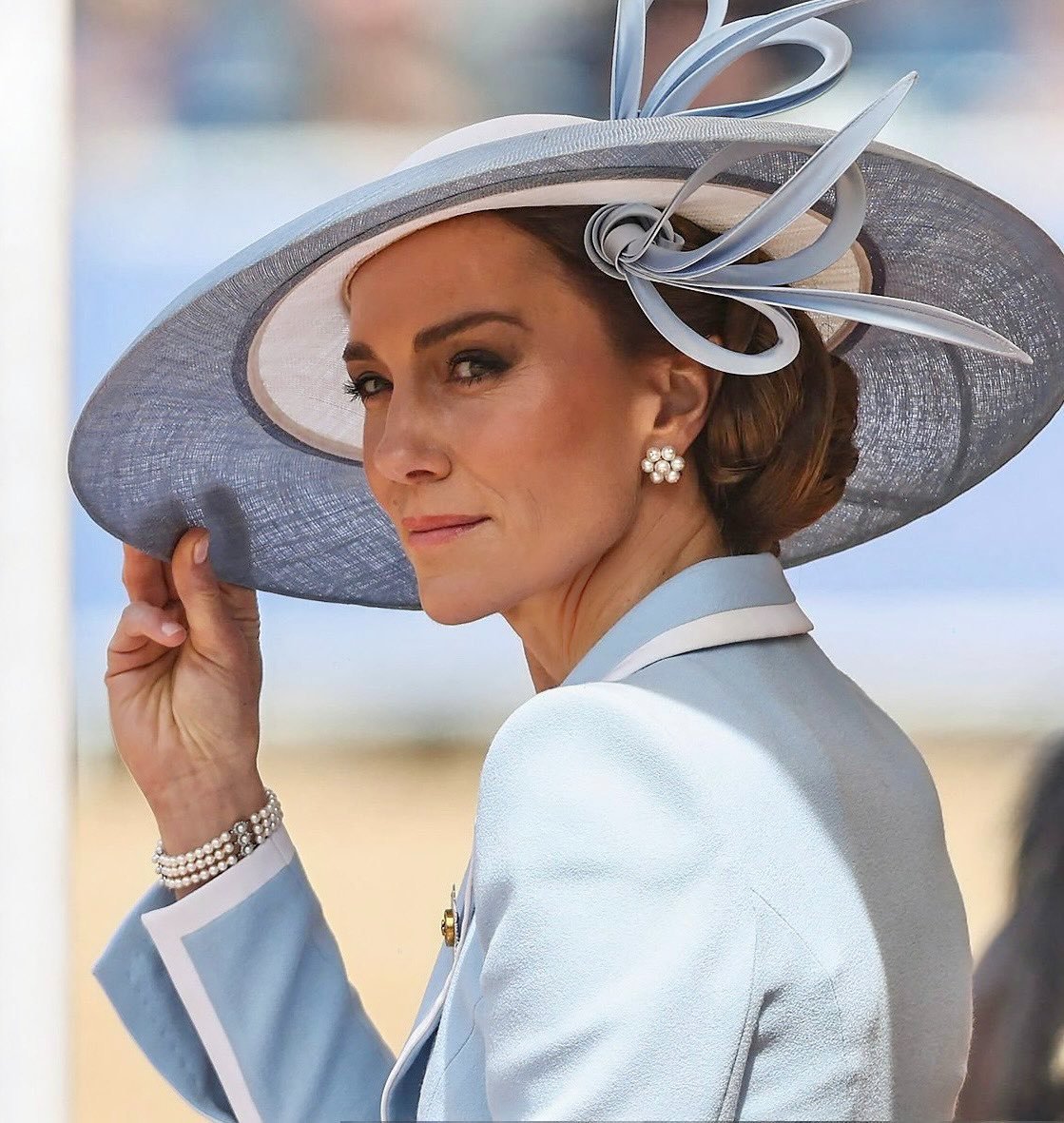 Canellelabelle's tweet photo. A close up view of the Gorgeous Princess of Wales, her jewelry and her outfit👌🏽😍
Everything came together beautifully
#PrincessofWales https://t.co/pPwNDuTQA2