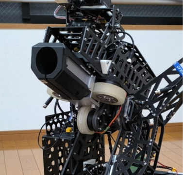 RobomasJPkantou's tweet photo. 【機構紹介:二段ローラー】
スナイパーの射出において、最大の要となるローラー。
プッシャーから送り込まれた弾を加速させて撃ち出します!
他機体にはない上下左右のローラー配置で弾を確実にグリップし、112ヒーローならではの圧倒的な精度と威力を生み出しています。
#OOEDOSAMURAI #RoboMaster https://t.co/UhhuRGSM0h