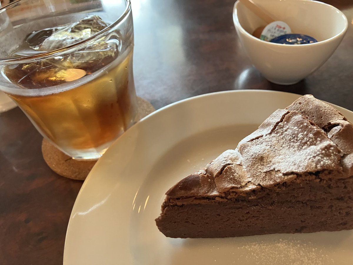 okamenokaoru3's tweet photo. #むらくもパーソンズ

命の危険を感じる雹に見舞われましたが、今日も無事稽古！

ふとした瞬間に琴線にふれる、一回溢れると感染力高めの会話劇。
丁寧にみんなで作り上げております💃

稽古後の素敵喫茶で摂取する甘味染み過ぎた〜！

https://t.co/DgSAvh8djJ
劇団パーソンズのチケットフォーム https://t.co/N6SB8xVCGP