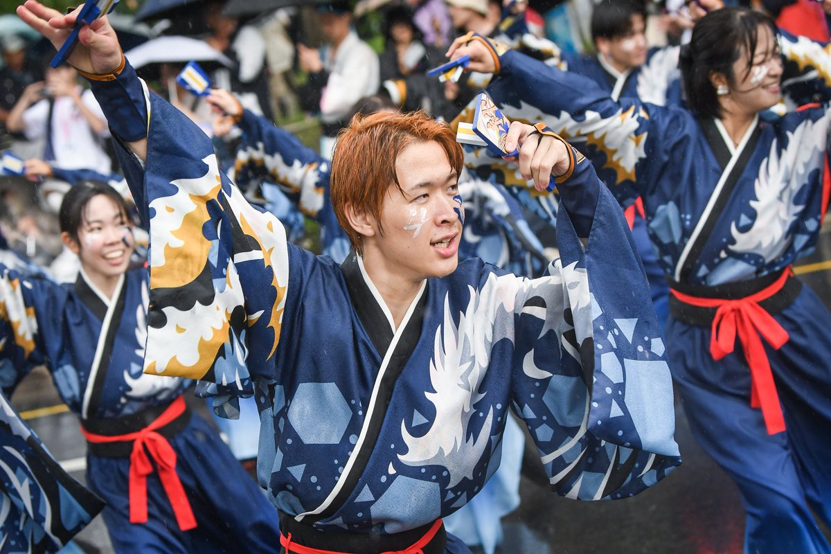 haruyosa23's tweet photo. 第35回YOSAKOIソーラン祭り
北里三陸湧昇龍
06.13 大通西10丁目会場 (2/3)

新演舞『絆架』、お披露目おめでとう！
大雨の中でしたが、めっちゃ頑張ってくれました！

#YOSAKOIソーラン祭り #湧昇龍 https://t.co/j6VRGPJCQF