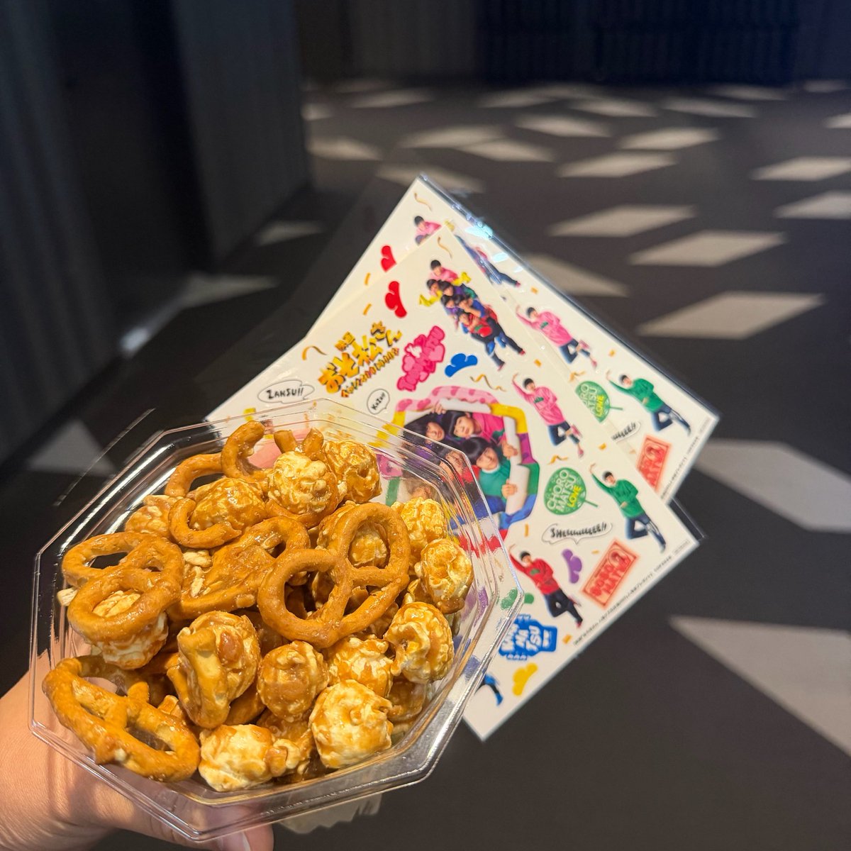 ms___pisu25's tweet photo. 映画見終わって その後気づいたらガチャのカラ松ゲットしてるし1日カラ松連れて遊びましたとさ♩映画もとっても楽しかった🙂‍↕️💘👏🏻 https://t.co/5yPpdsFegc