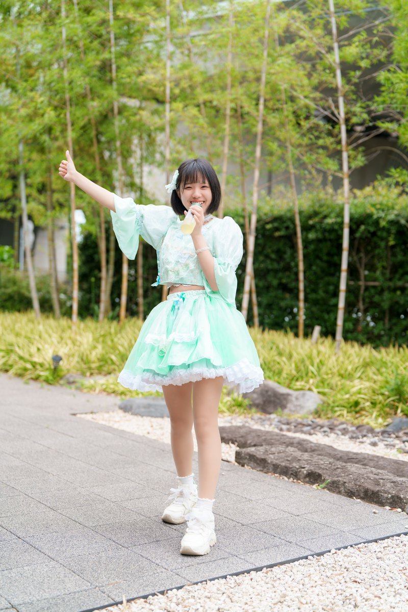 itachi__LIVE's tweet photo. お茶をマイク代わりに歌うらむ
 #らむちゅ #えんしゅが https://t.co/NpDbL1TrK5