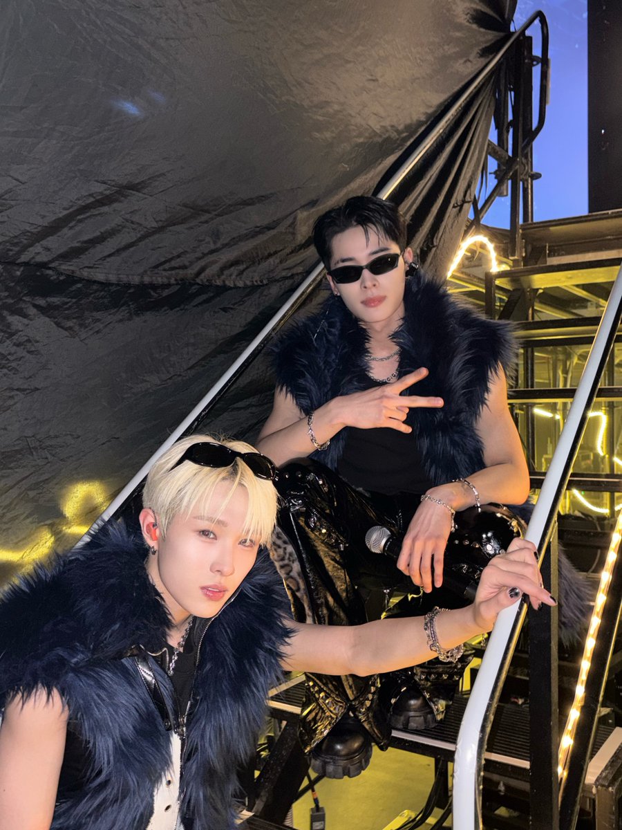 NEXZ_official's tweet photo. 大満足のツアー、みんなもうるうるになったんちゃうん🥺
NEXZの青春を輝かせてくれてありがとう✨

会えなくても、同じ空の下にいることを忘れないで！
めっちゃ好きやで〜🤍

#NEXZ 
#NEXZ_TOUR
#NEXZ_LIVE_TOUR_2026
#Hellmate #NEXZ_Hellmate https://t.co/PrlArVu46R