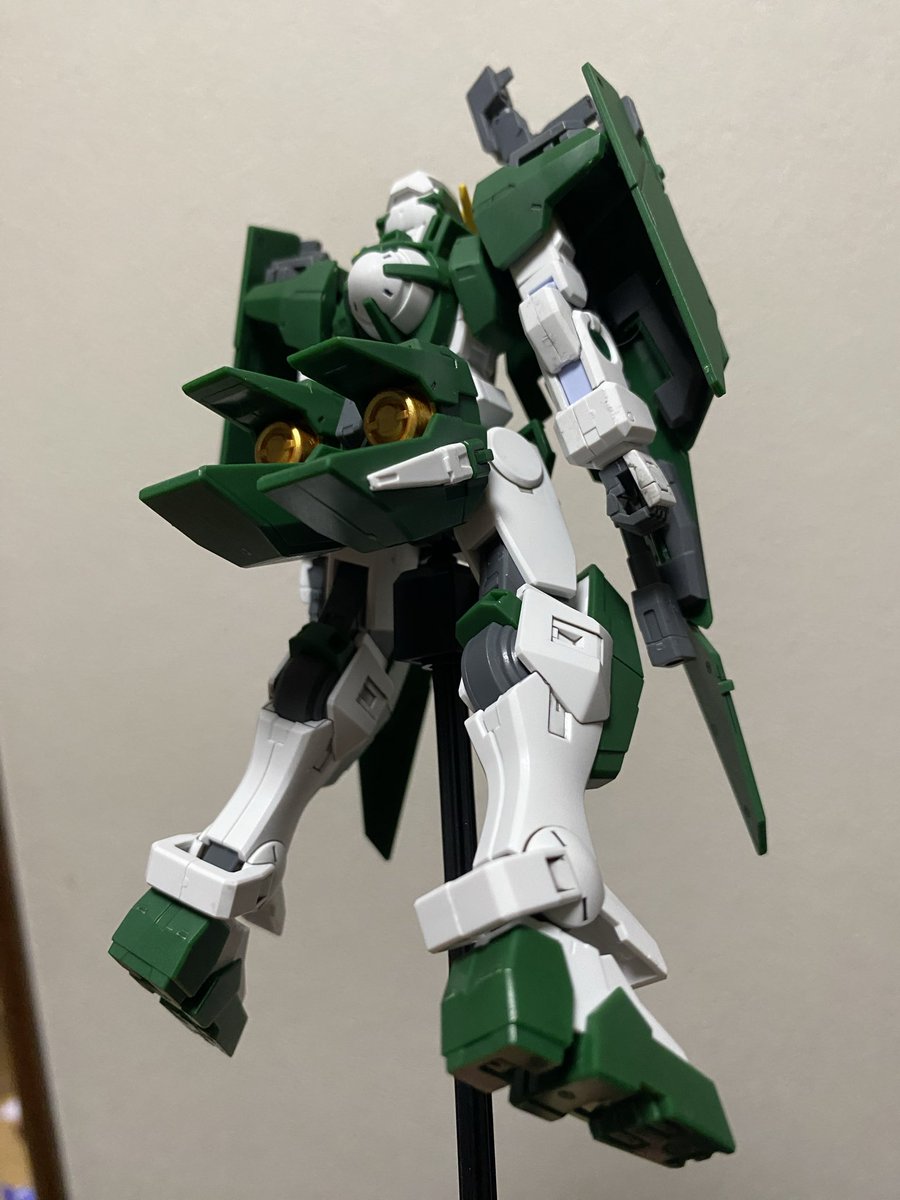 w_ey0's tweet photo. HGガンダムデュナメス、完成
『あれはスローネ、
　　　アリーアル・サーシェスか！』 https://t.co/ZPIEQe7Ix3